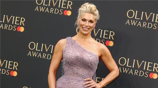 Hannah Waddingham weist einen Fotografen bei den Olivier Awards 2024 zurecht - und erntet massiv Lob im Internet.