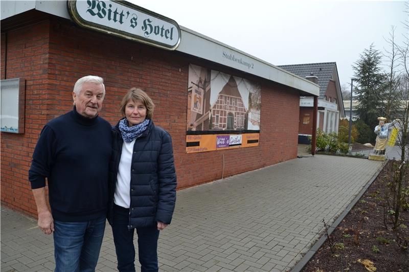 Hannelore und Friedo Witt geben jetzt auch ihren Hotelbetrieb in Himmelpforten auf. Foto: Helfferich