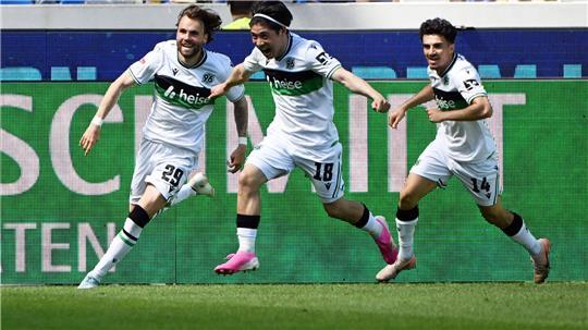 Hannover 96 jubelt in Karlsruhe.
