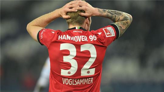 Hannovers Andreas Vogelsammer auf dem Spielfeld.
