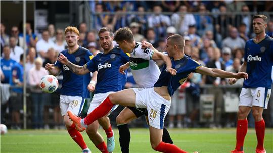 Hannovers Benedikt Pichler in der Hinrunden-Partie gegen seinen früheren Arbeitgeber in Kiel. (Archivbild)