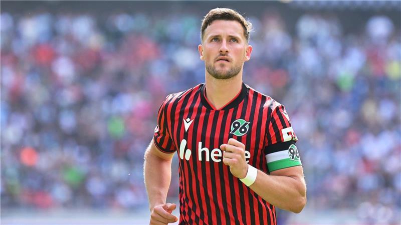 Hannovers Kapitän Enzo Leopold wechselt zu Borussia Mönchengladbach.