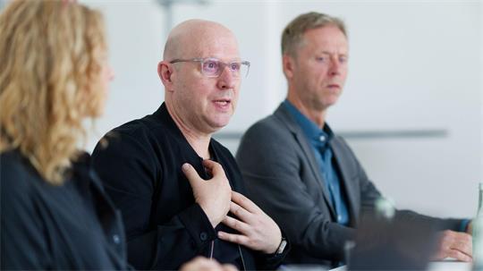 Hannovers Regionsrat Jens Palandt erzählt, wie er dem Jugendamt die schreckliche Nachricht übermitteln musste.