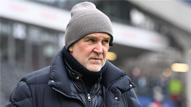 Hannovers Sport-Geschäftsführer Jörg Schmadtke appelliert an die Fans. (Archivbild)