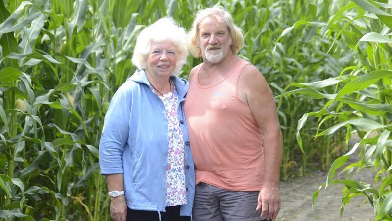 Hans-Heinrich Heins und Lebensgefährtin Gerda Schomaker öffnen ab Sonntag wieder das Maislabyrinth in Rockstedt.