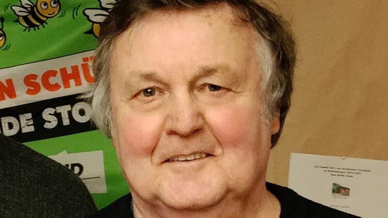 Hans-Jürgen Feindt wurde vom Nabu für seinen Einsatz beim Baggersee Schragenberg geehrt.