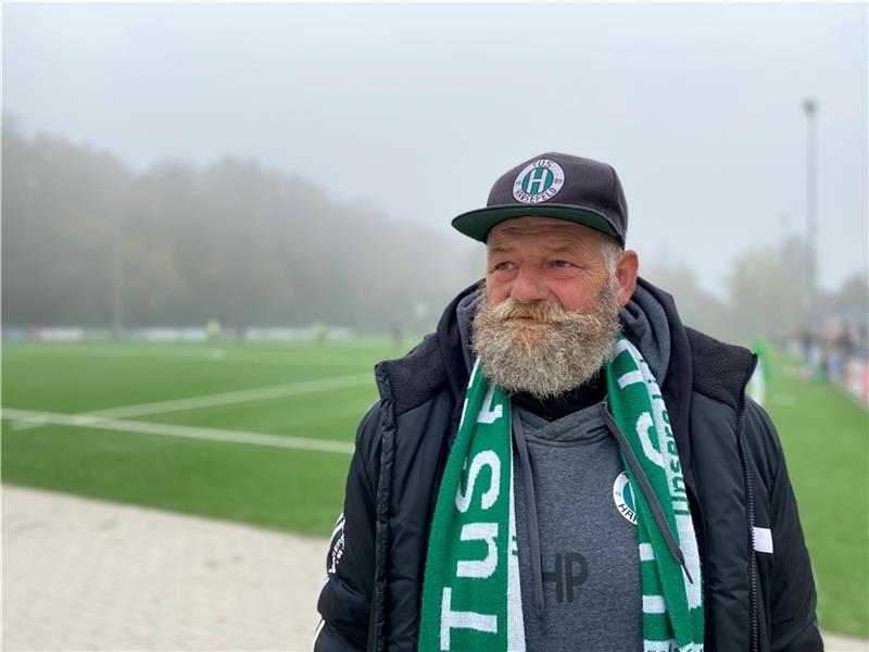 Auf der Suche nach der WM-Stimmung Hans-Peter Hink: „Da müssen wir jetzt durch.“ Foto: Scholz
