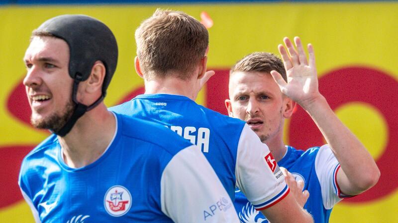 St. Pauli legt nach - Auch Kiel siegt Hansa Rostock feiert beim Heimsieg gegen Greuther Fürth einen wichtigen Erfolg im Abstiegskampf.