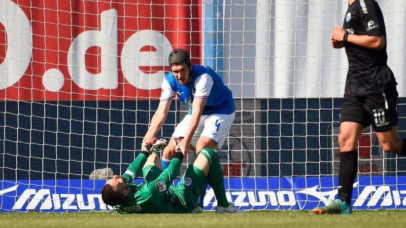 St. Pauli ist Meister, Hansa steigt ab Hansa Rostock ist in die 3. Liga abgestiegen.