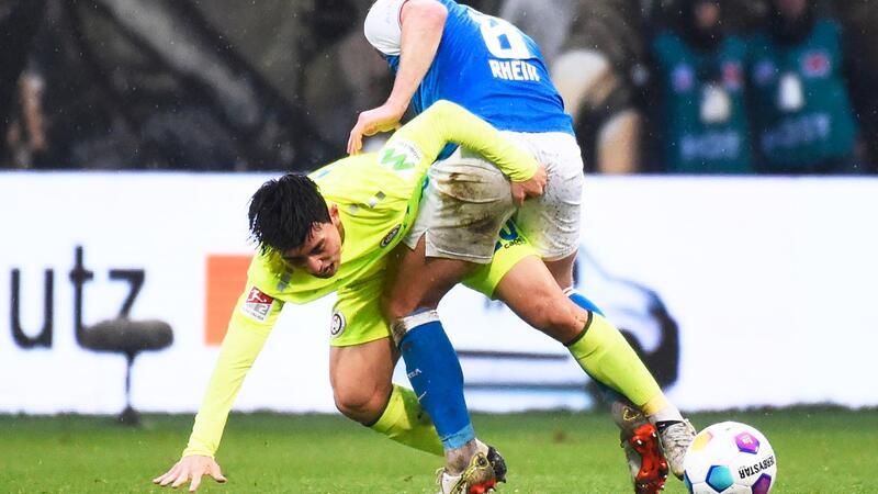 Wichtiger Sieg für Rostock, Hertha BSC gewinnt in Paderborn Hansa Rostock und Wehen Wiesbaden lieferten sich eine umkämpfte Partie im Ostseestadion.