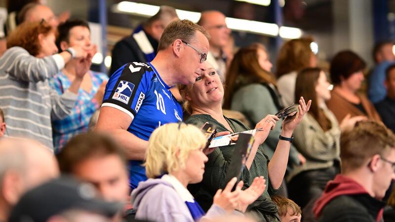 Hansehalle, Reihe 6: Stefan und Britta Hagedorn fiebern mit dem VfL Lübeck-Schwartau mit.