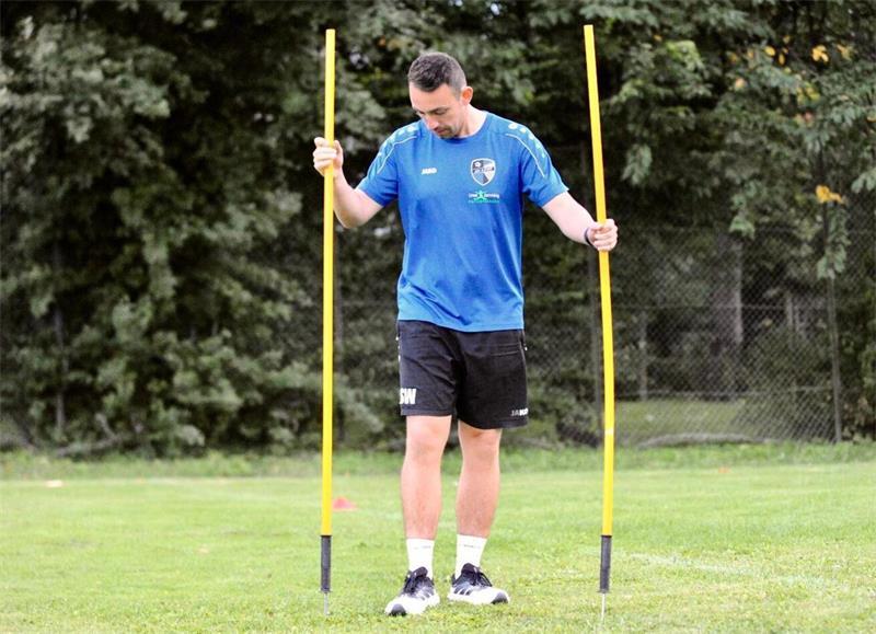 Zwischen Harry Kane und SG Lühe: Frithjof Hansen coacht Heimatverein Hansen und SG-Trainer Wilkens haben die Einheit tagelang vorbereitet.