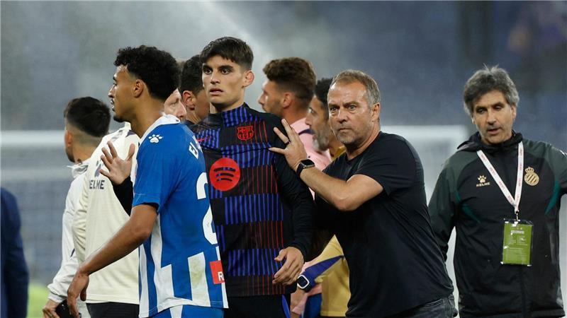 Nach Unfall-Schock: Flick holt Meister-Titel mit Barça Hansi Flick wird Meister in Spanien, wollte auf dem Platz aber nicht groß feiern.