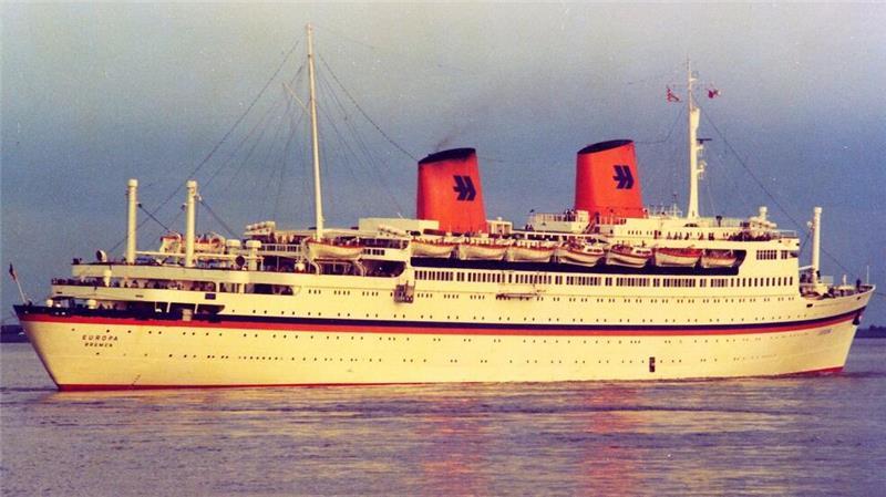 Hapag-Lloyds erster Kreuzliner mit Namen "Europa" startete ab 1972 in weiß statt dem traditionellen Lloyd-Schwarz von der Columbuskaje.