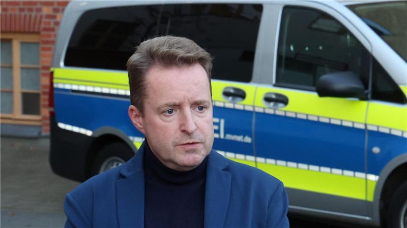 Fall Fabian: Staatsanwaltschaft erhebt Anklage wegen Mordes Harald Nowack, Oberstaatsanwalt und Pressesprecher der Staatsanwaltschaft Rostock, unterrichtete die Öffentlichkeit im November über die Festnahme der Tatverdächtigen. (Archivbild)