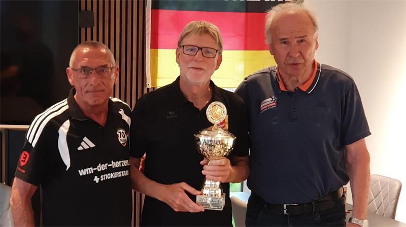 Harald Zerwas in der Rotenburger Trainergilde, wo er den Preis zum Trainer des Jahres bekommen hat.