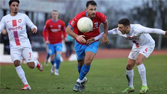 Haris Hyseni hat in der ersten Halbzeit die Führung auf dem Fuß.