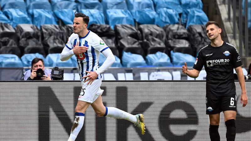 Doppelpack Tabakovic: Hertha schlägt Paderborn Haris Tabakovic (l)war Herthas Matchwinner gegen Paderborn.