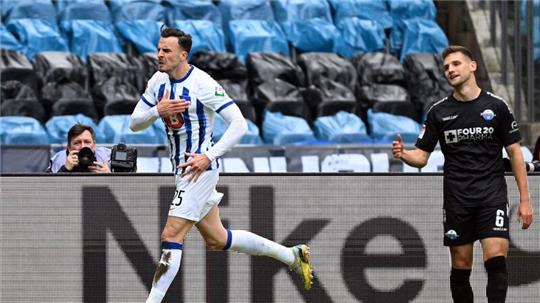 Haris Tabakovic (l)war Herthas Matchwinner gegen Paderborn.