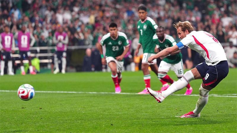 Englands Achterbahnfahrt ins Glück - Kane bleibt Stimme weg Harry Kane behielt beim Elfmeter die Nerven.