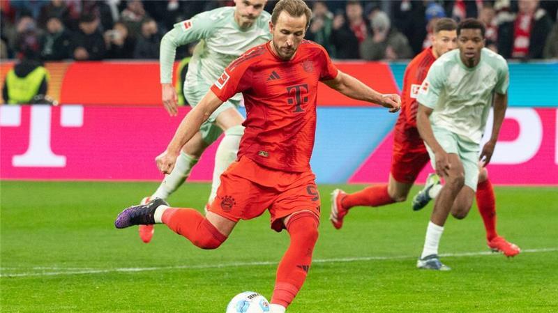 Harry Kane bei seinem 29. Elfmeter-Tor nacheinander zum 3:0-Endstand gegen Werder. 