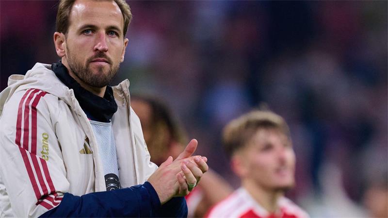 Harry Kane klatscht nach dem 6:1 gegen Magdeburg.