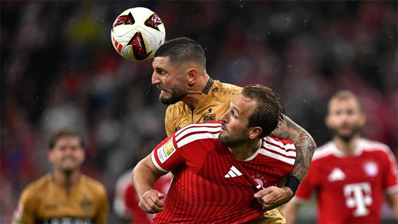 Harry Kane (vorne) in Aktion gegen Stuttgart. 