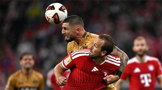 Harry Kane (vorne) in Aktion gegen Stuttgart. 