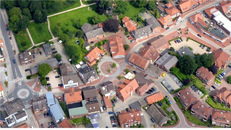 Lob und Kritik: Was gefällt den Harsefeldern an ihrem Ort - und was nicht? Harsefeld von oben: Die Befragten wünschen sich zu großen Teilen eine Verkehrsberuhigung in der Marktstraße.