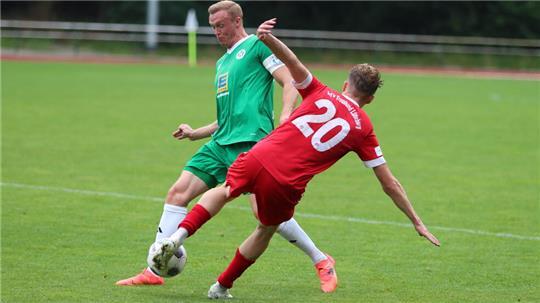 Harsefelds Kapitän Marco Schuhmann erzielt den Ausgleich in der Nachspielzeit.