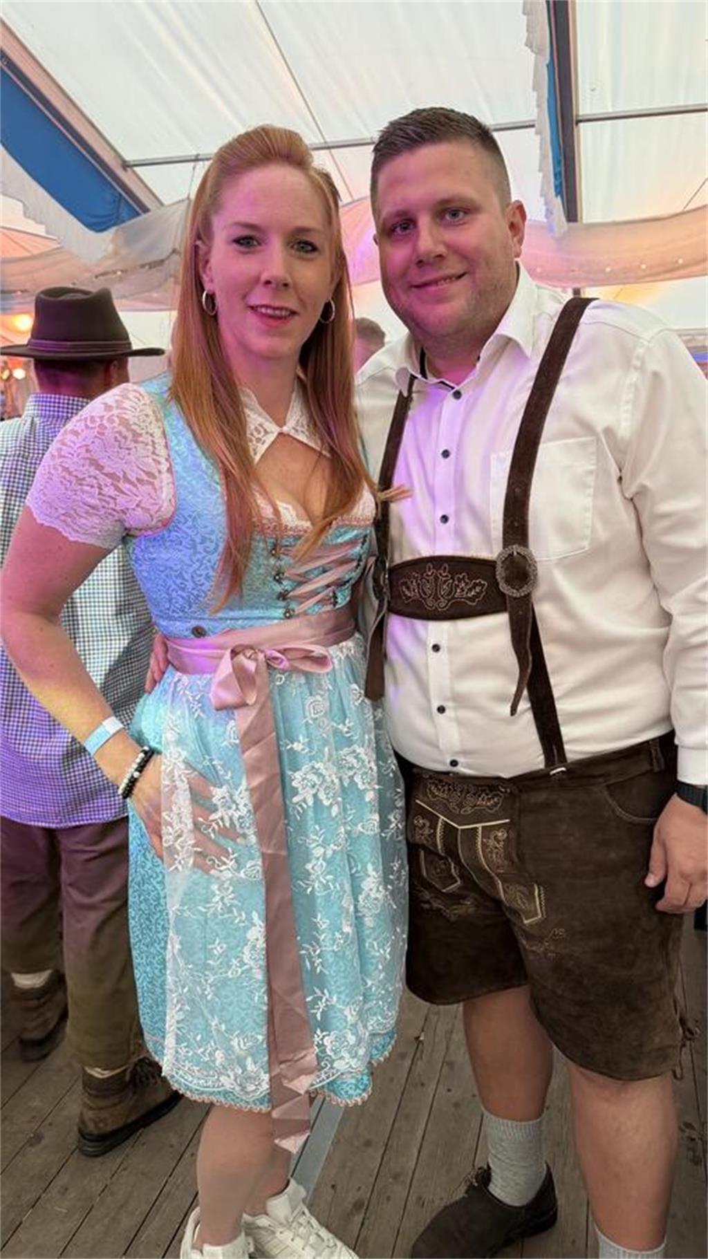 Harsefelds neue Bürgermeisterin Maren Kleinschmidt mit Ehemann Dennis im zünftig...