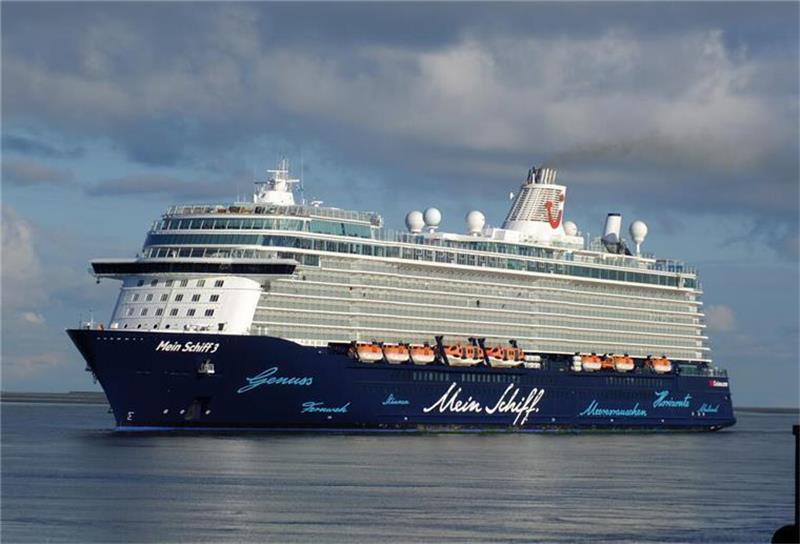 Die „härteste und lauteste“ Kreuzfahrt Europas startet in Bremerhaven Hart und laut soll es vier Tage lang an Bord der „Mein Schiff 3“ zugehen. Foto: Eckardt