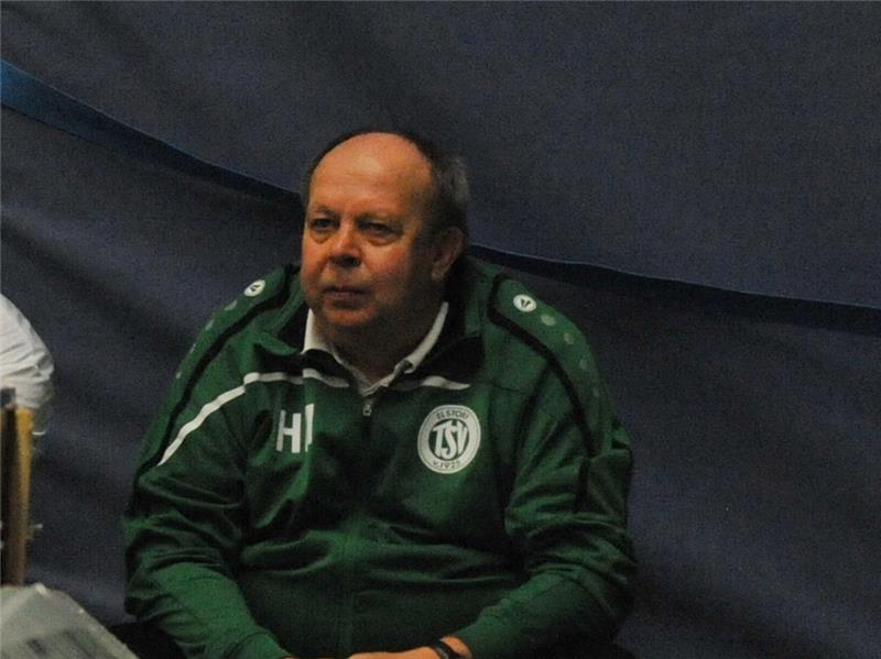 Hartmut Mattfeldt saß als Trainer des Team TAGEBLATT beim BSV-Weihnachtsturnier an der Seitenlinie. Foto Berlin