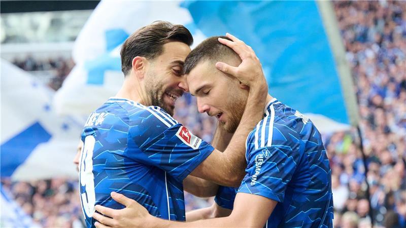 Hasan Kurucay (r) brachte Schalke in Führung.