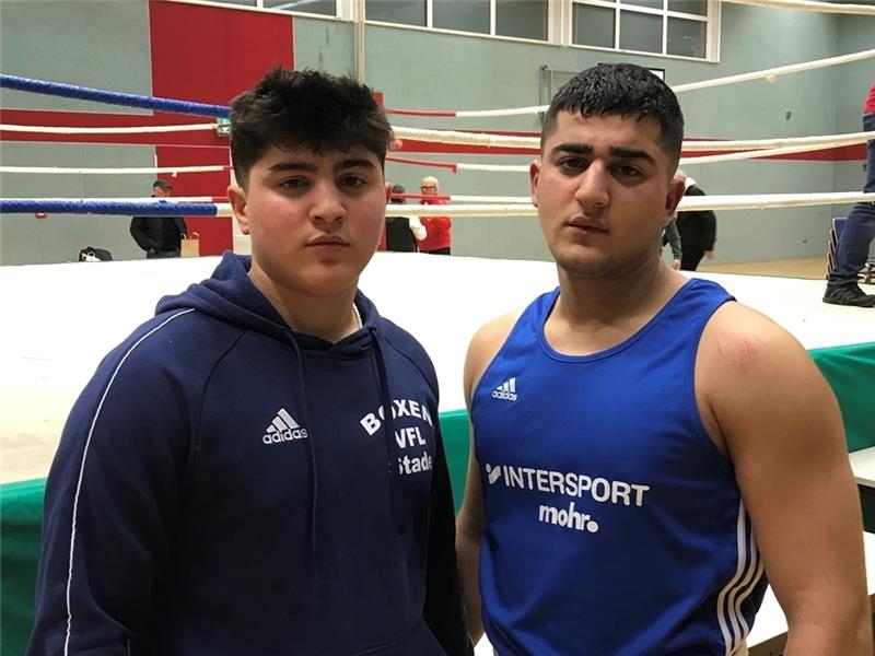 Hasan Savci (rechts) verlor seinen Kampf in der zweiten Runde. Bruder Amri boxt am Sonnabend. Foto: Verein