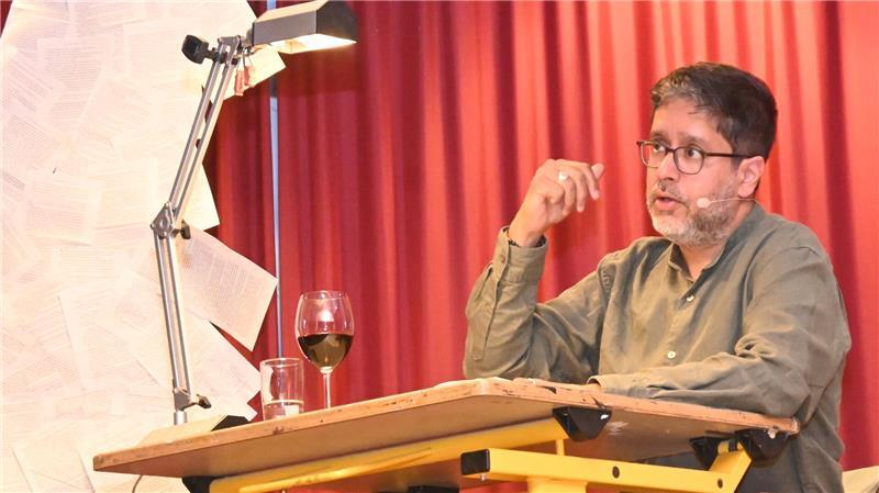 Hasnain Kazim liest aus seinem neuen Buch „Der Islam und ich“ in Steinkirchen.