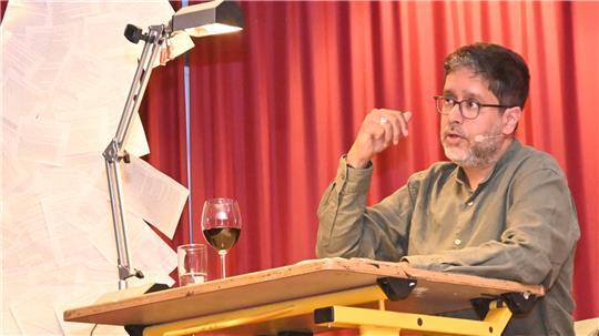 Hasnain Kazim liest aus seinem neuen Buch „Der Islam und ich“ in Steinkirchen.