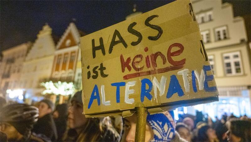 „Hass ist keine Alternative“: In Greifswald demonstrierten Hunderte Menschen Ende Januar gegen Rechtsextremismus.