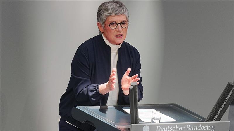Merz ruft zur Mitwirkung am Reformprozess auf Haßelmann fordert von der Regierung mehr Respekt für die Bürger.