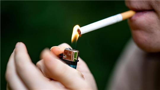 Haste mal Feuer? Der Raucheranteil in Deutschland ist noch immer hoch.