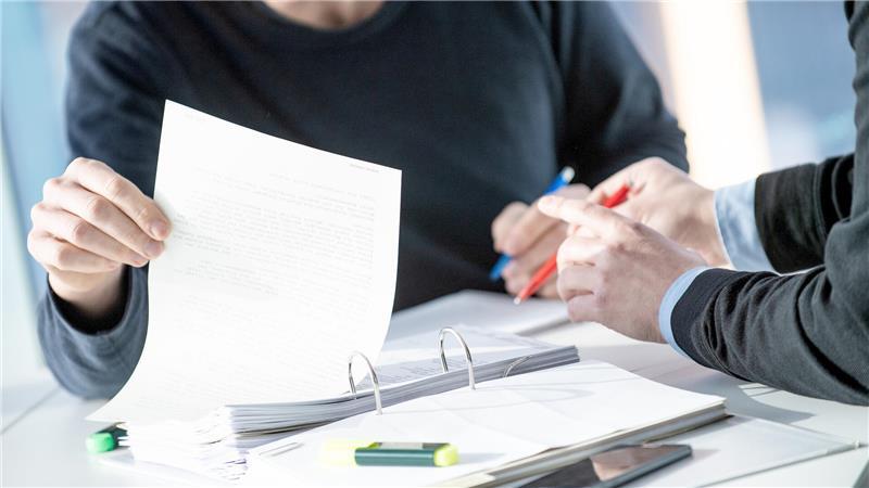 Versicherer kündigt nach Hochwasserschaden: So reagieren Sie jetzt richtig Hat Ihr Versicherer Ihnen gekündigt? Dann sollten Sie diesen unbedingt darum bitten, die Kündigung zurückzunehmen. Sonst kann es bei der Suche nach einem neuen Anbieter schwierig werden.