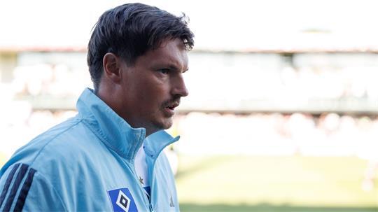 Hat den Saisonauftakt im Blick und ist gelassen in der Vertragsfrage: HSV-Trainer Merlin Polzin. (Archivbild)