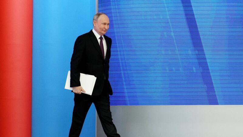 Hat die Wirtschaft an die Bedürfnisse des Ukraine-Kriegs angepasst, der mehr kostet als erwartet: Wladimir Putin.