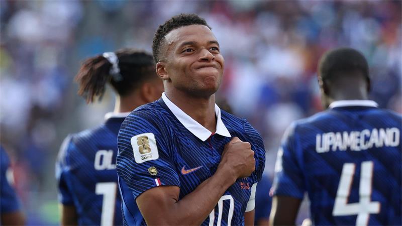 Zum Verneigen: Franzosen zaubern mit Herz Hat in seiner Karriere nun schon 18 WM-Tore erzielt: Kylian Mbappé.