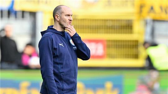 Hat kaum noch gesunde Spieler: Braunschweigs Trainer Daniel Scherning.