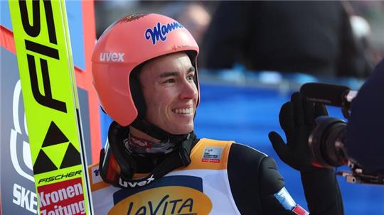 Hat zum dritten Mal nach 2016/17 und 2019/20 den Gesamtweltcup geholt: Skispringer Stefan Kraft aus Österreich.
