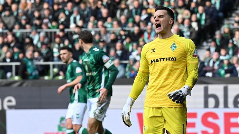 Werder Bremen kassiert Niederlage gegen Hoffenheim Hatte einiges an seinen Vorderleuten auszusetzen: Werder Bremens Torwart Michael Zetterer.