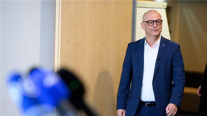 Hatte in der jüngsten Tarifrunde noch kein Angebot im Gepäck: Bahn-Personalvorstand Martin Seiler (Archivbild)