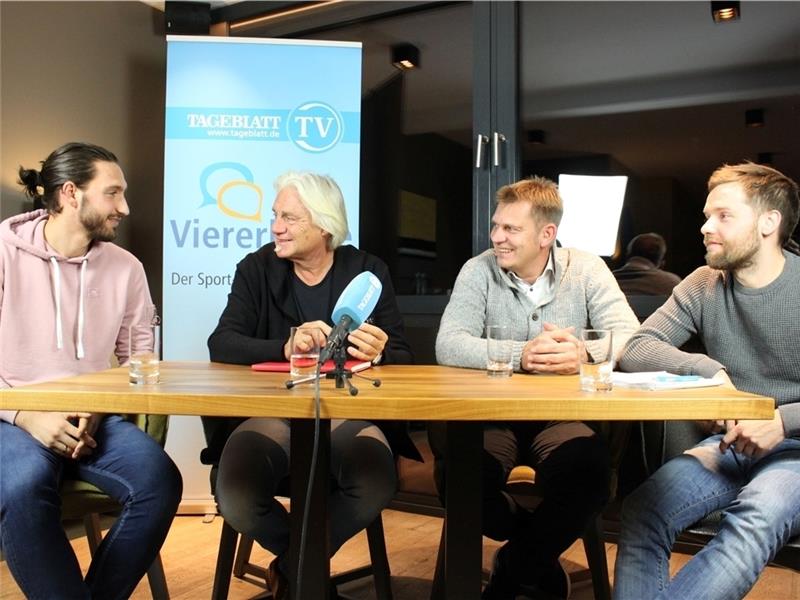 Hatten ihren Spaß in lockerer Runde während des Sport-Talks: D/A-Fußballer Marcel Andrijanic, TAGEBLATT-Chefredakteur Wolfgang Stephan, D/A-Urgestein Lars Jagemann und TAGEBLATT-Onlineredakteur Alexander Schulz (von links). Foto Bröhan