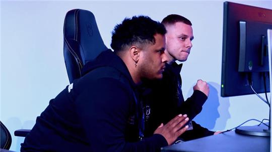 Jose Vinicius Santos de Oliveira und Jannik Höper von Eintracht Immenbeck.
